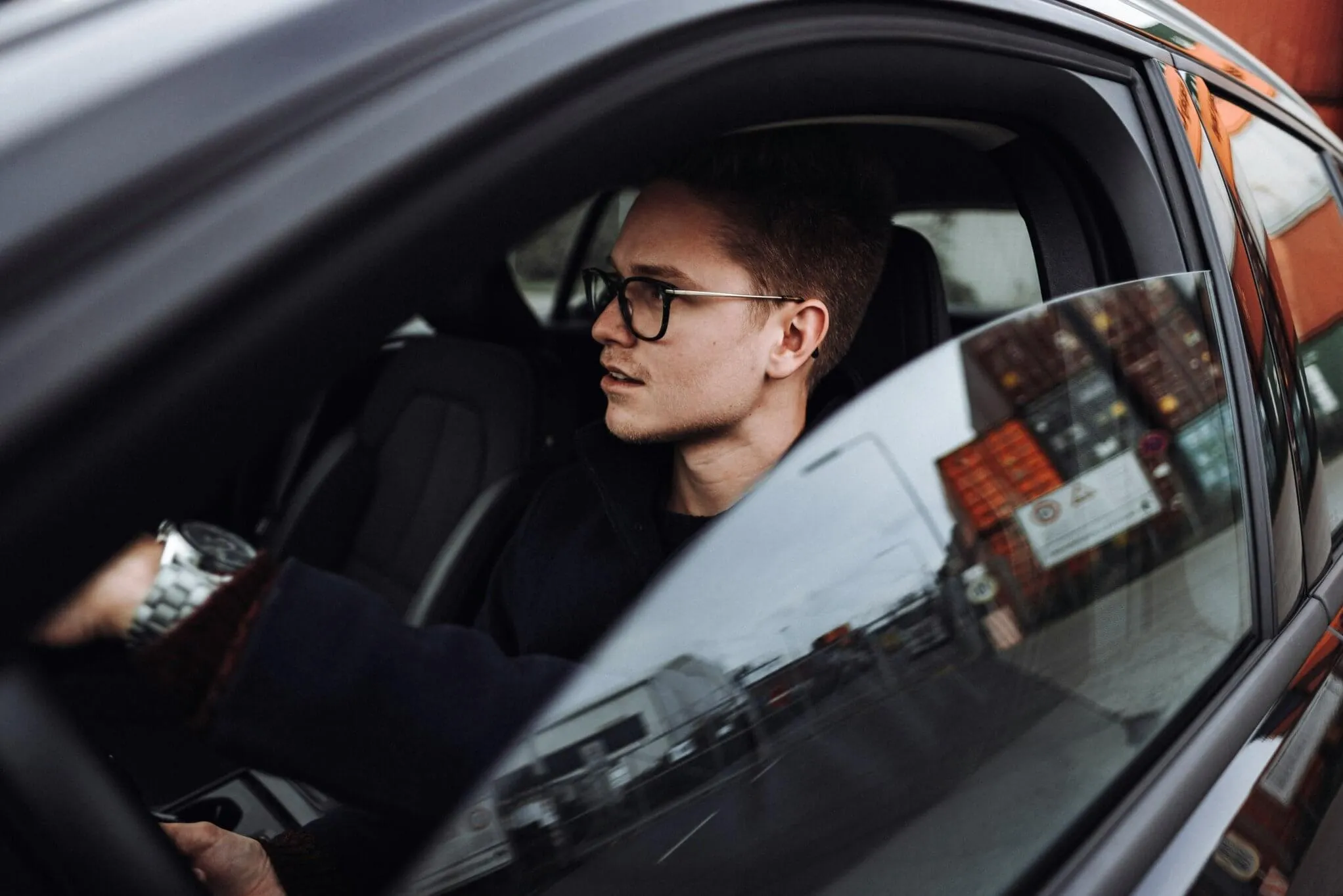 Klant met waspas bij Heights Carwash